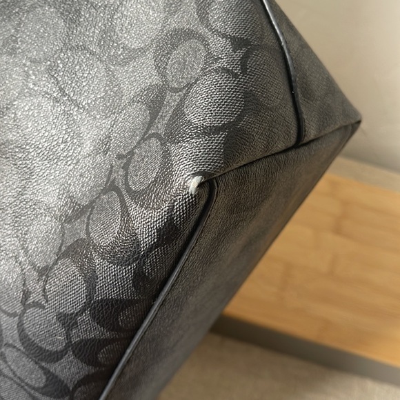 Coach rare nyc skyline - Picture 4 of 6